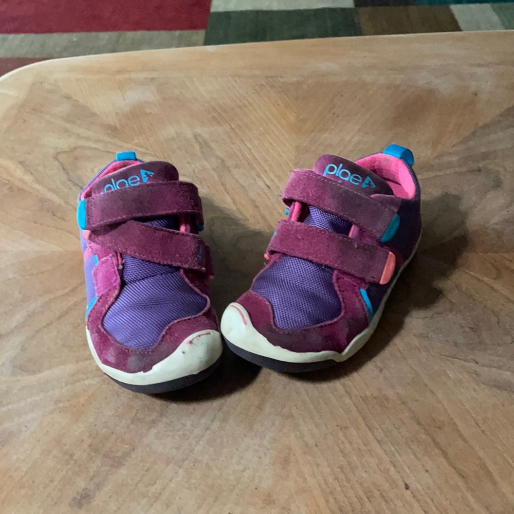 Plae shoes